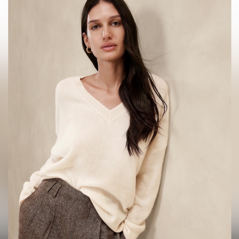- Banana Republic Extra-fine Merino Silk V-Neck  Sweater Women’s Size Medium